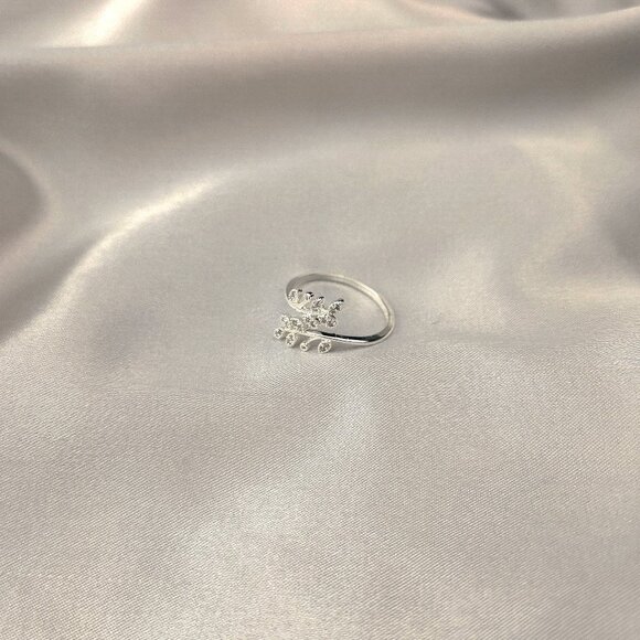 Zen Leaf Ring 2 - Picture 2 of 4